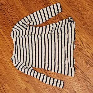 Old Navy long sleeved maternity t-shirt, sz Med